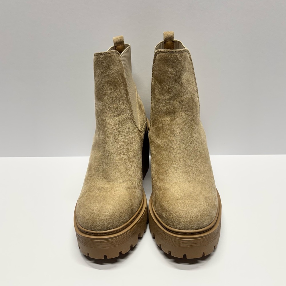 ✨SODA Boots Size 9 Tan
